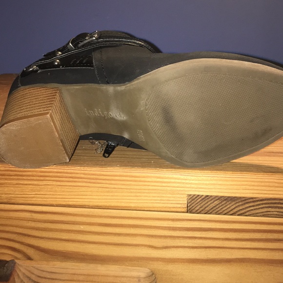 Shoes - Picture 3 of 3